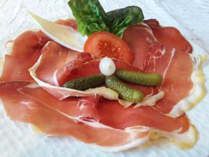 assiette de jambon cru serrano
