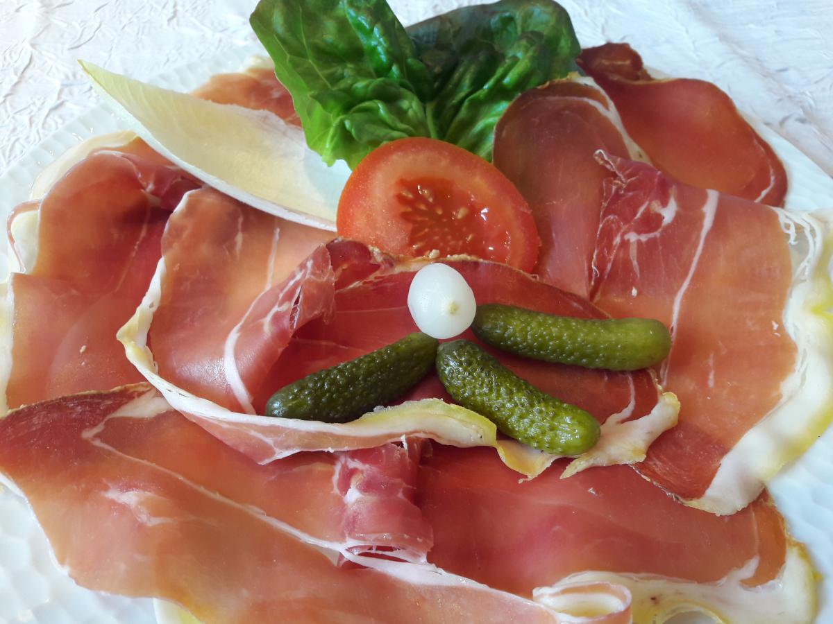 assiette de jambon cru serrano